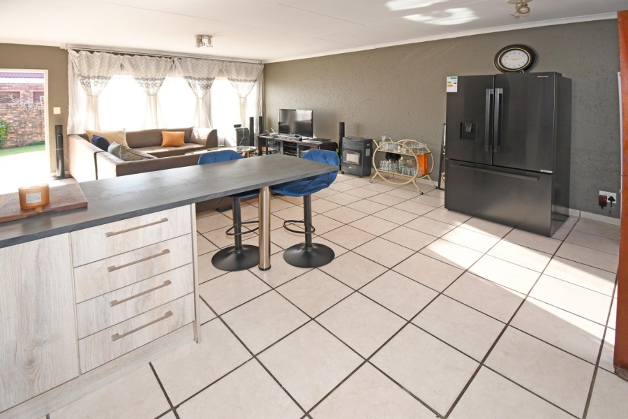 3 Bedroom Property for Sale in Buccleuch Gauteng