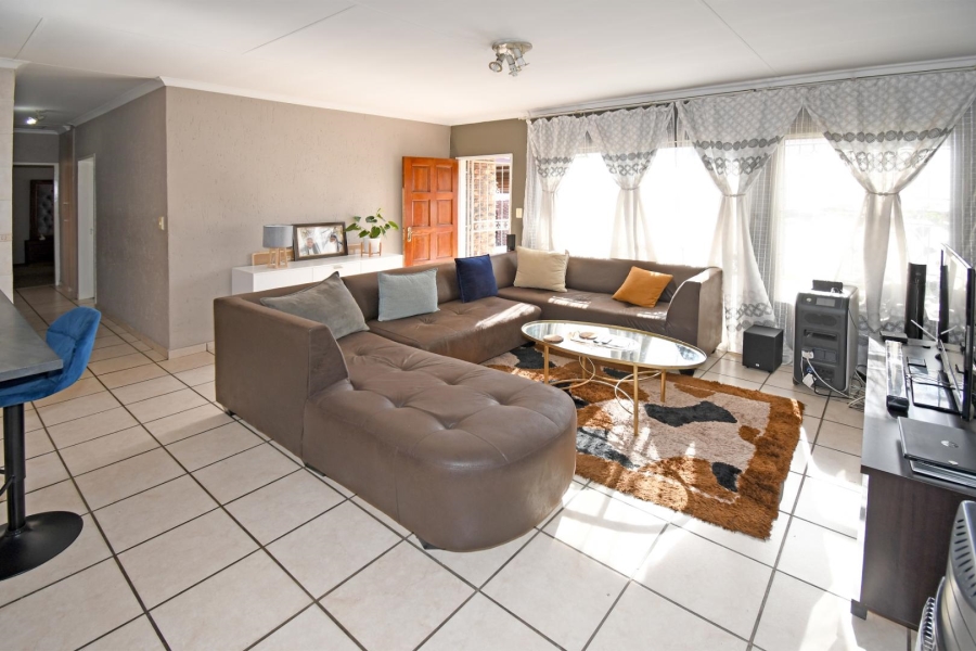 3 Bedroom Property for Sale in Buccleuch Gauteng