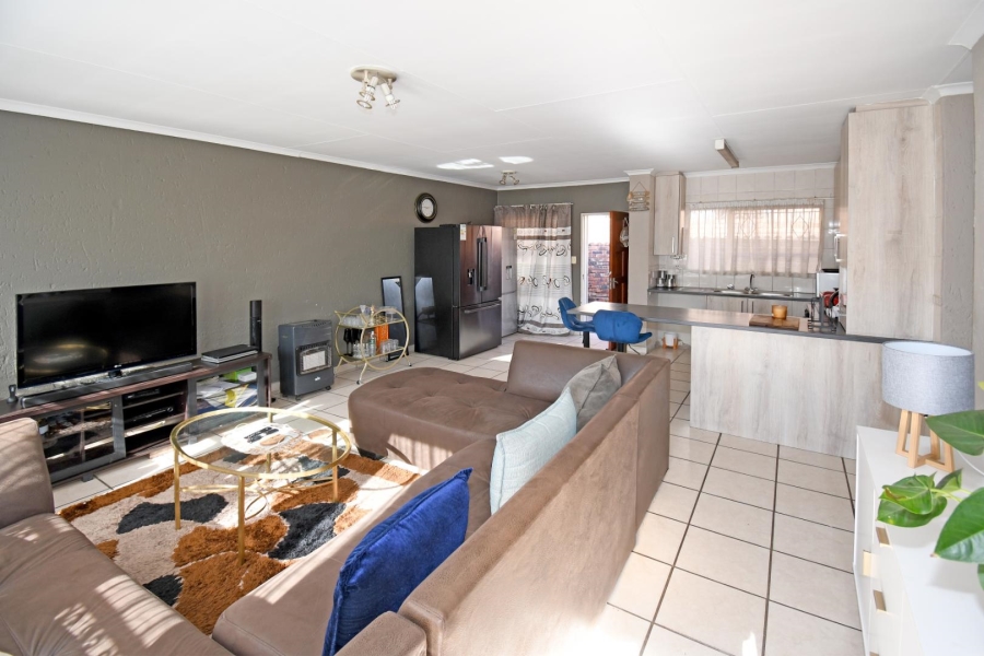 3 Bedroom Property for Sale in Buccleuch Gauteng