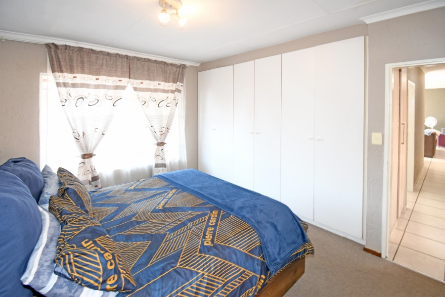 3 Bedroom Property for Sale in Buccleuch Gauteng