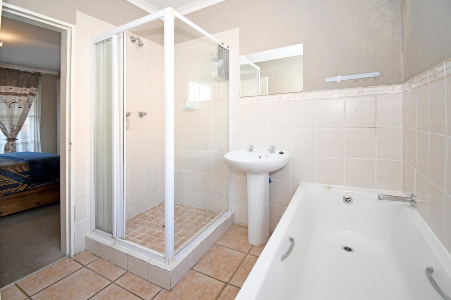3 Bedroom Property for Sale in Buccleuch Gauteng