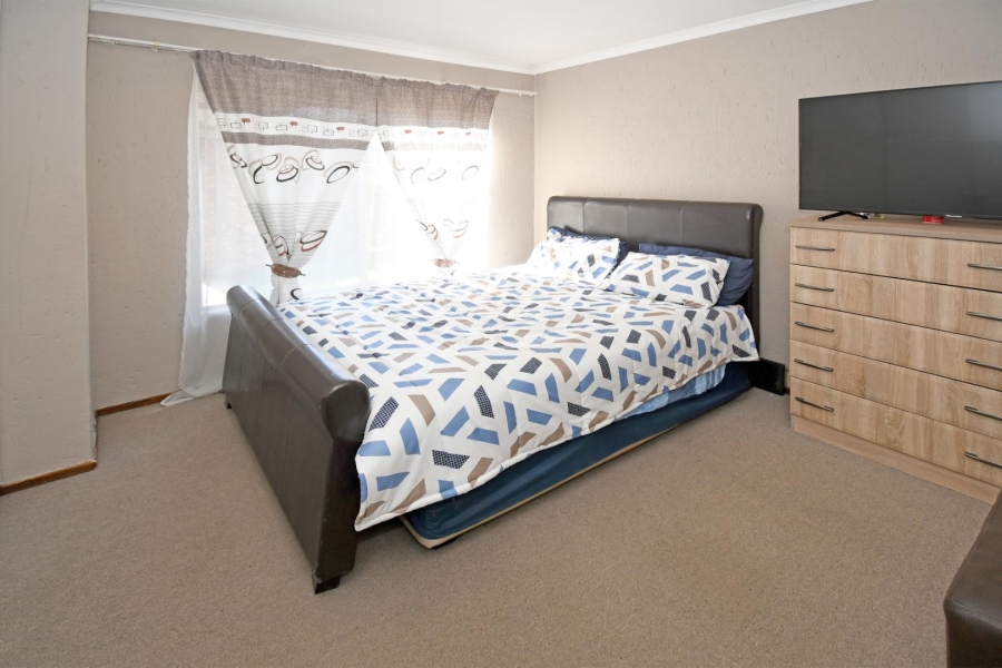 3 Bedroom Property for Sale in Buccleuch Gauteng
