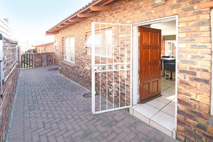 3 Bedroom Property for Sale in Buccleuch Gauteng