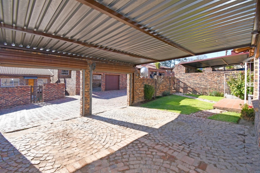 3 Bedroom Property for Sale in Buccleuch Gauteng