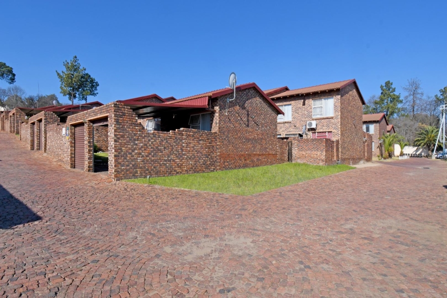3 Bedroom Property for Sale in Buccleuch Gauteng