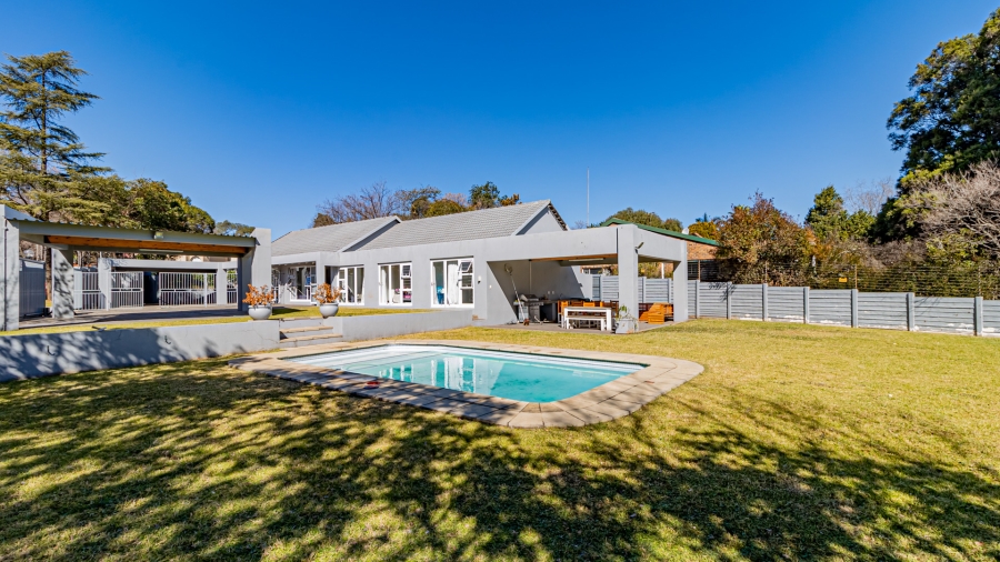 5 Bedroom Property for Sale in Sonneglans Gauteng