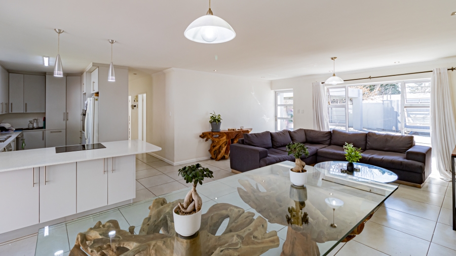 5 Bedroom Property for Sale in Sonneglans Gauteng