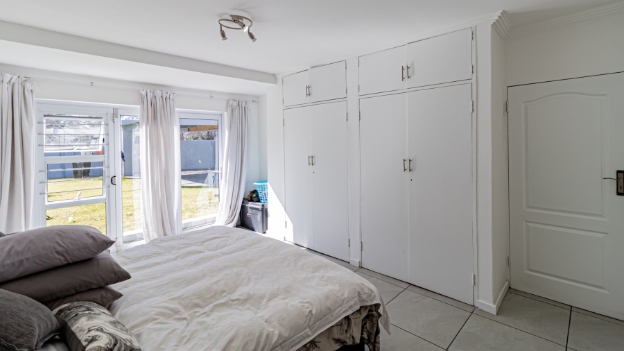 5 Bedroom Property for Sale in Sonneglans Gauteng