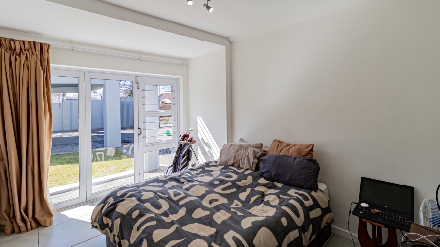5 Bedroom Property for Sale in Sonneglans Gauteng