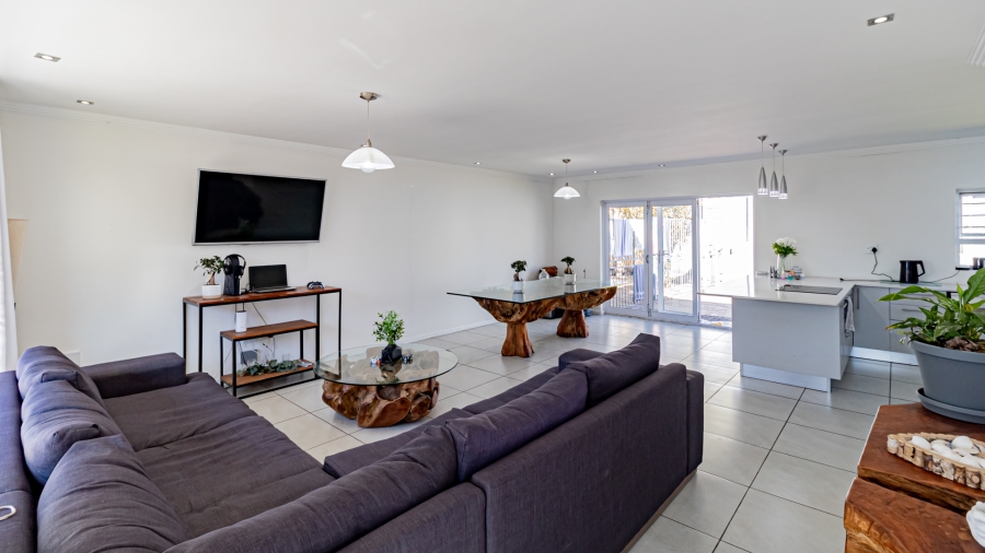 5 Bedroom Property for Sale in Sonneglans Gauteng