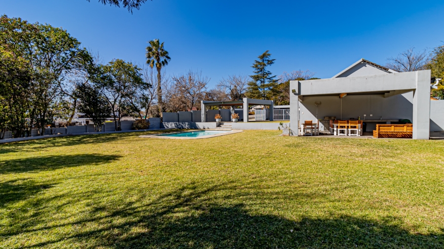 5 Bedroom Property for Sale in Sonneglans Gauteng
