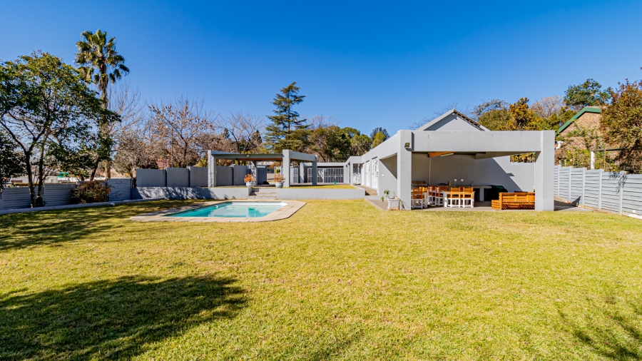 5 Bedroom Property for Sale in Sonneglans Gauteng