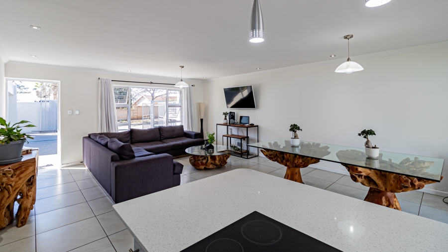 5 Bedroom Property for Sale in Sonneglans Gauteng
