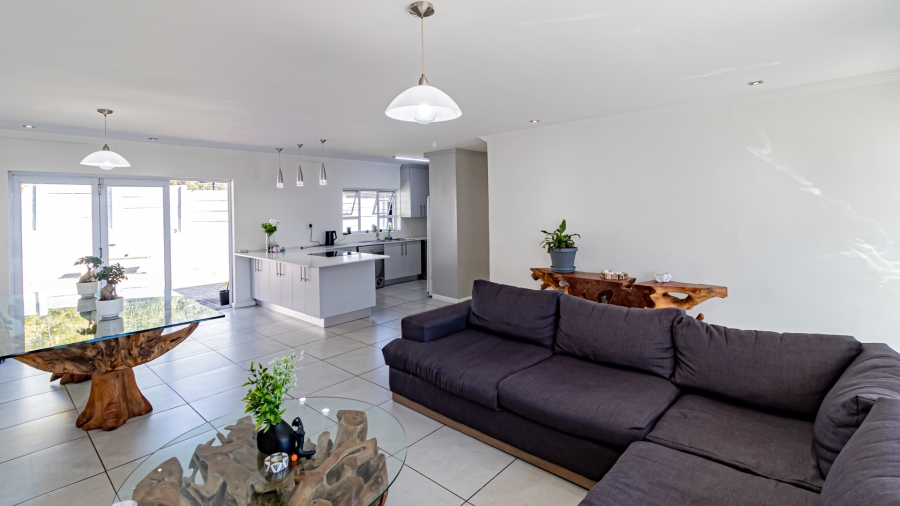 5 Bedroom Property for Sale in Sonneglans Gauteng