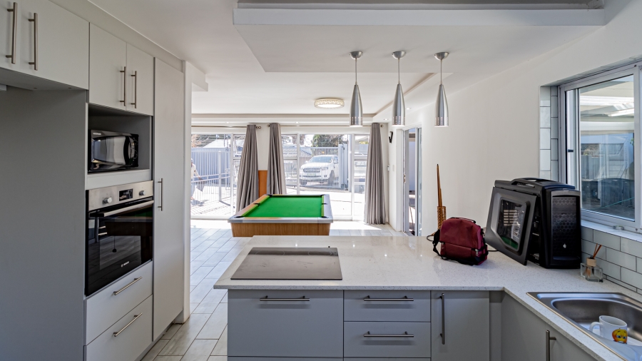 5 Bedroom Property for Sale in Sonneglans Gauteng