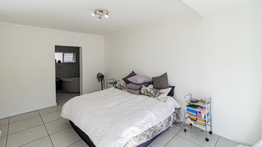 5 Bedroom Property for Sale in Sonneglans Gauteng