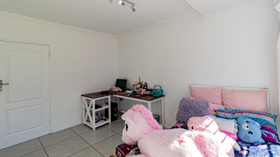 5 Bedroom Property for Sale in Sonneglans Gauteng
