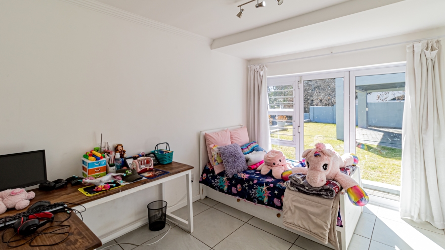 5 Bedroom Property for Sale in Sonneglans Gauteng