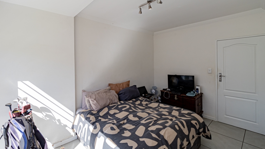 5 Bedroom Property for Sale in Sonneglans Gauteng