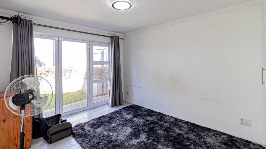 5 Bedroom Property for Sale in Sonneglans Gauteng