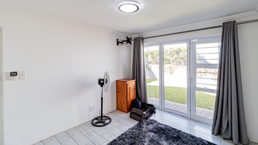 5 Bedroom Property for Sale in Sonneglans Gauteng