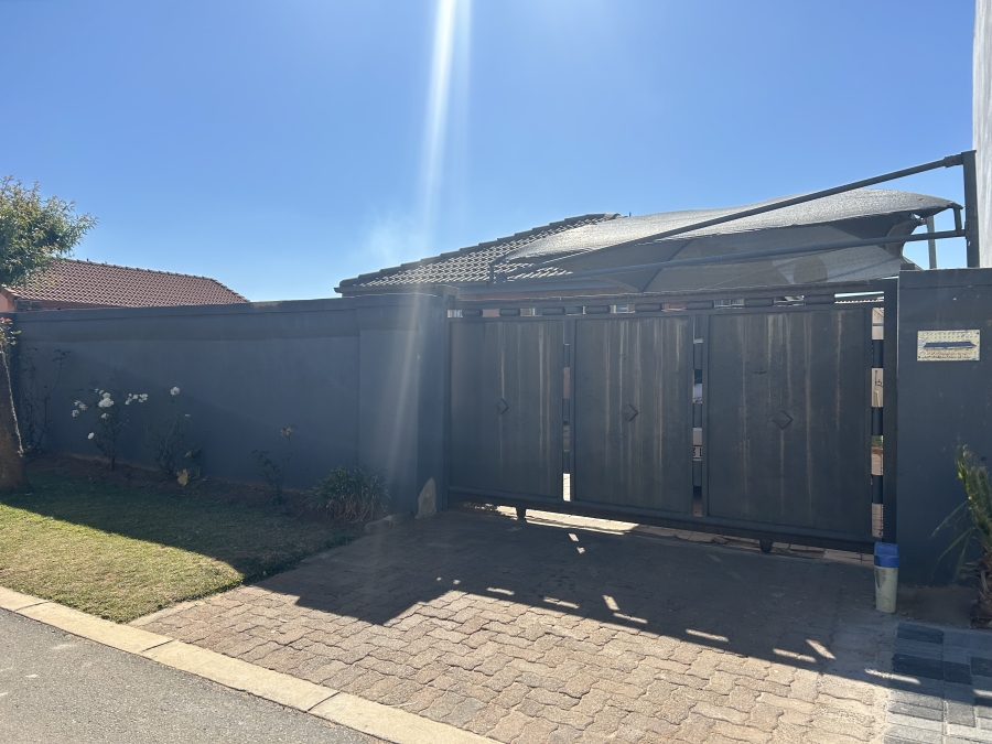 2 Bedroom Property for Sale in Crystal Park Gauteng