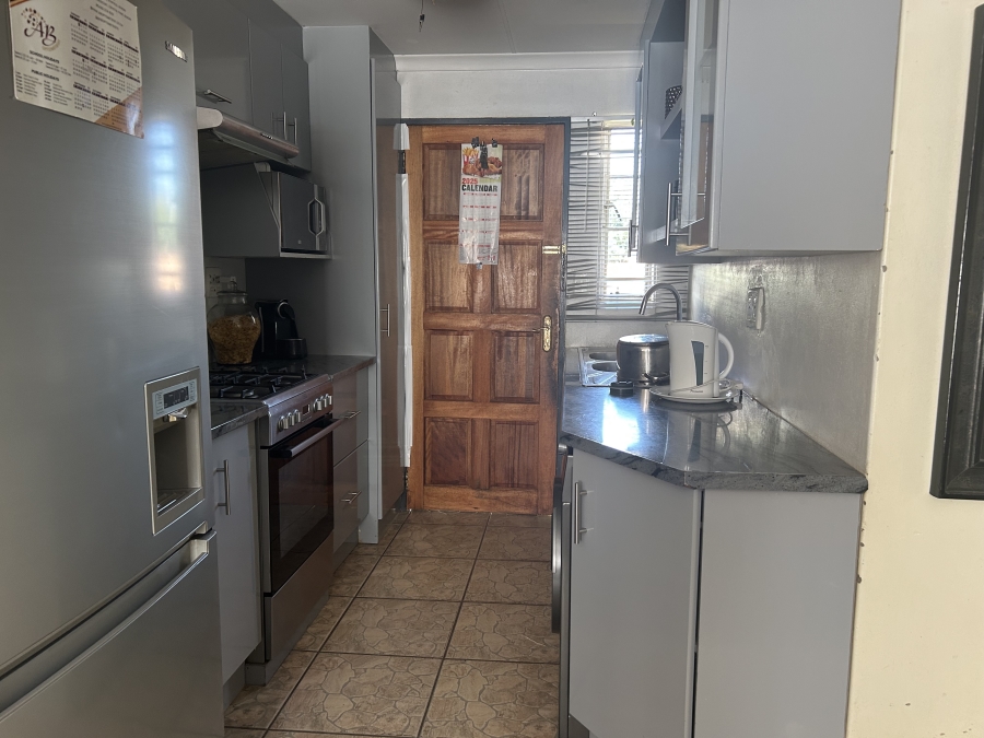 2 Bedroom Property for Sale in Crystal Park Gauteng