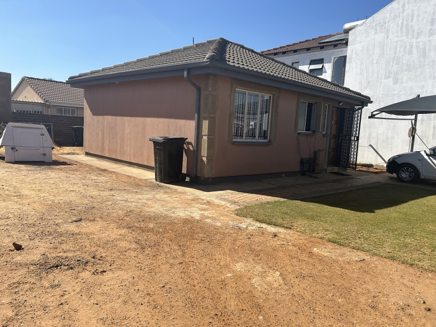 2 Bedroom Property for Sale in Crystal Park Gauteng