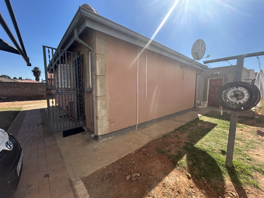 2 Bedroom Property for Sale in Crystal Park Gauteng
