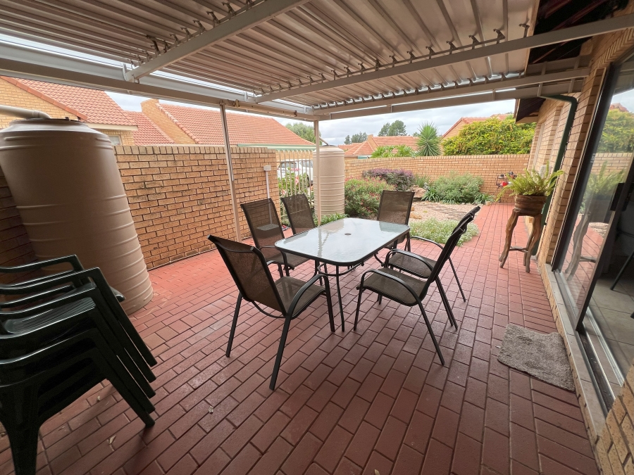 2 Bedroom Property for Sale in Equestria Gauteng