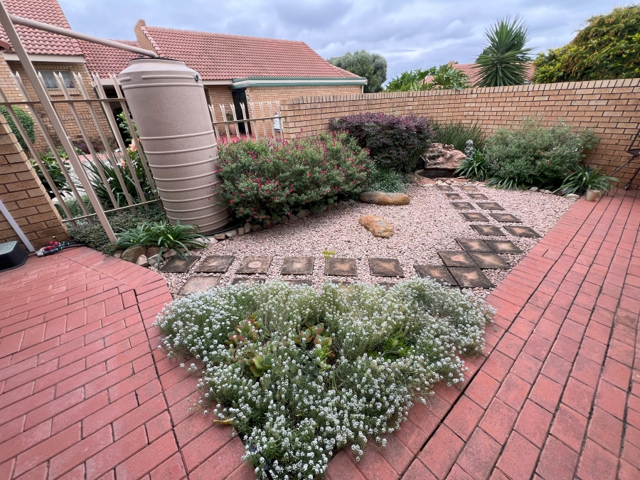 2 Bedroom Property for Sale in Equestria Gauteng