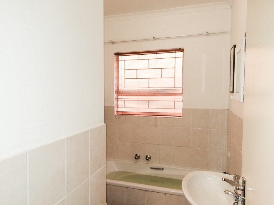 To Let 2 Bedroom Property for Rent in Honeydew Manor Gauteng