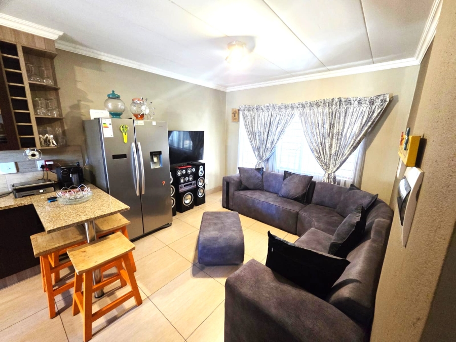 To Let 2 Bedroom Property for Rent in Moregloed Gauteng