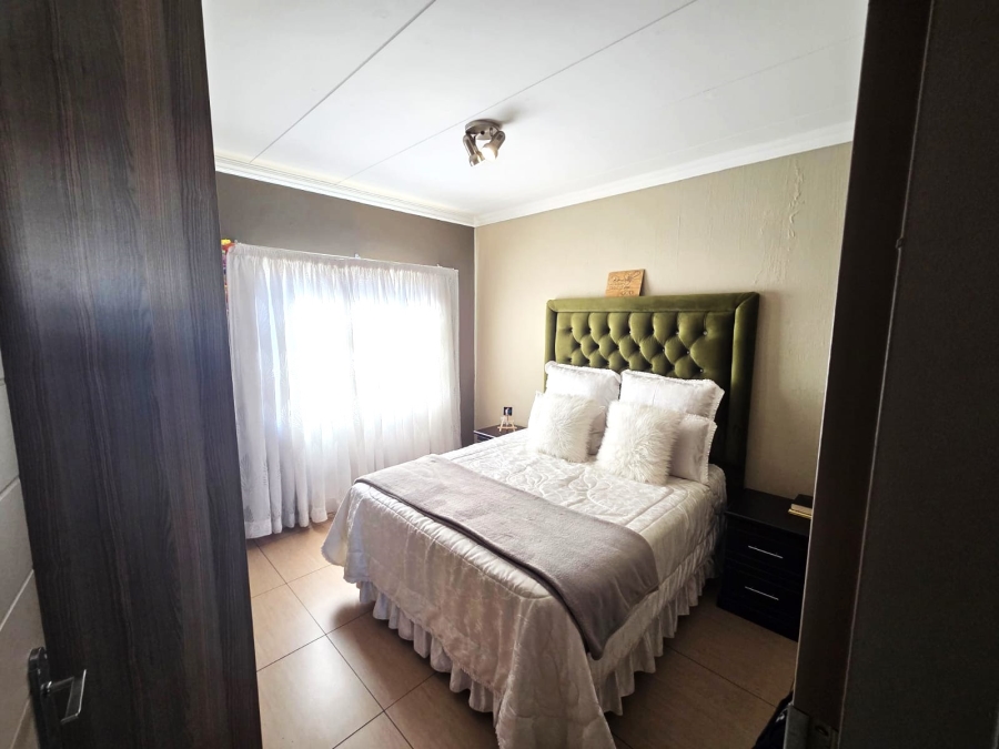 To Let 2 Bedroom Property for Rent in Moregloed Gauteng