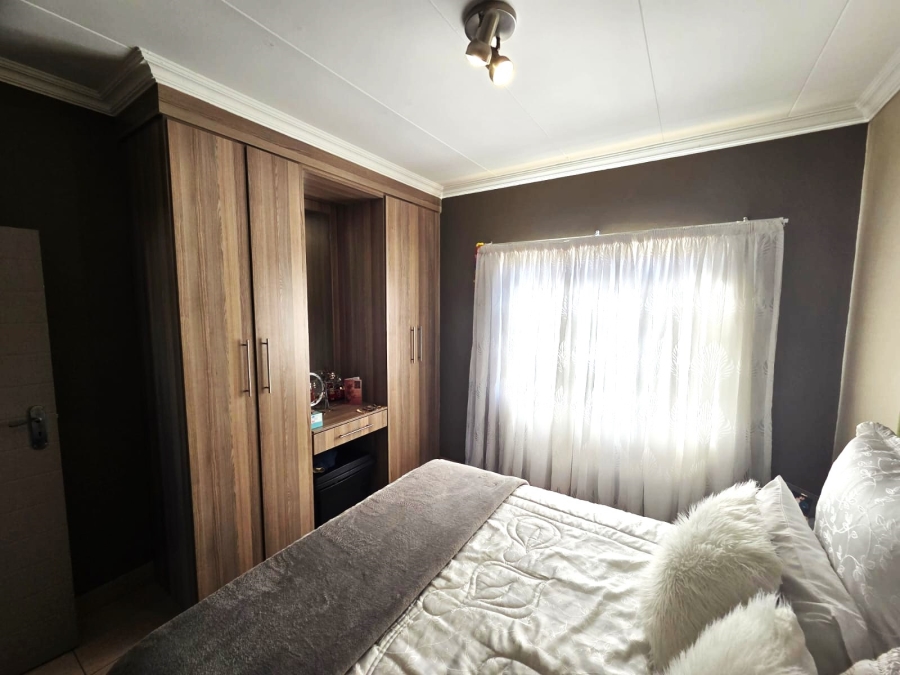 To Let 2 Bedroom Property for Rent in Moregloed Gauteng