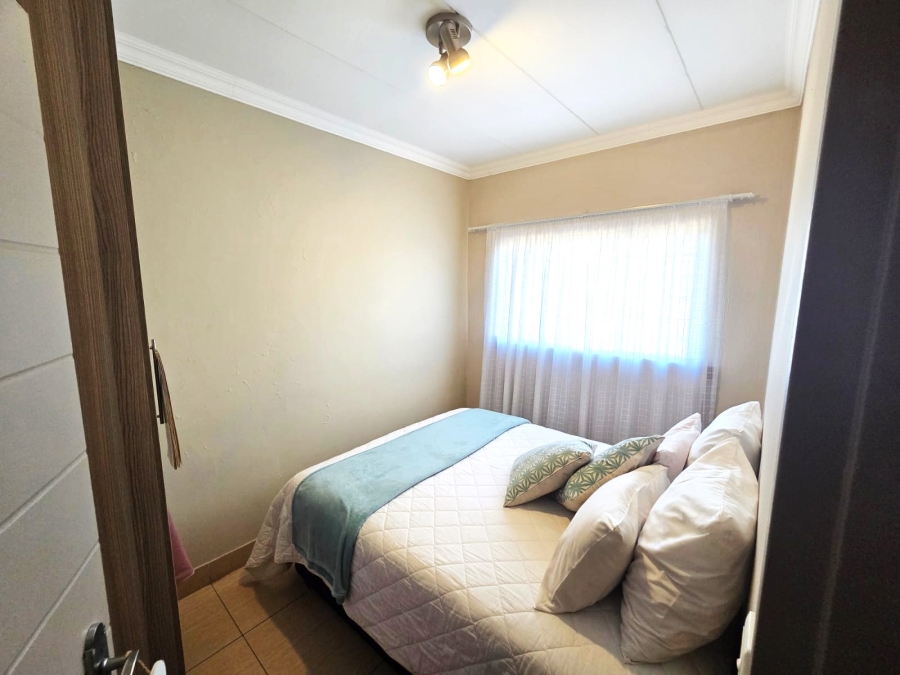 To Let 2 Bedroom Property for Rent in Moregloed Gauteng