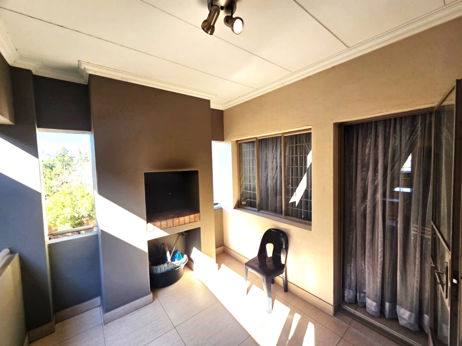 To Let 2 Bedroom Property for Rent in Moregloed Gauteng
