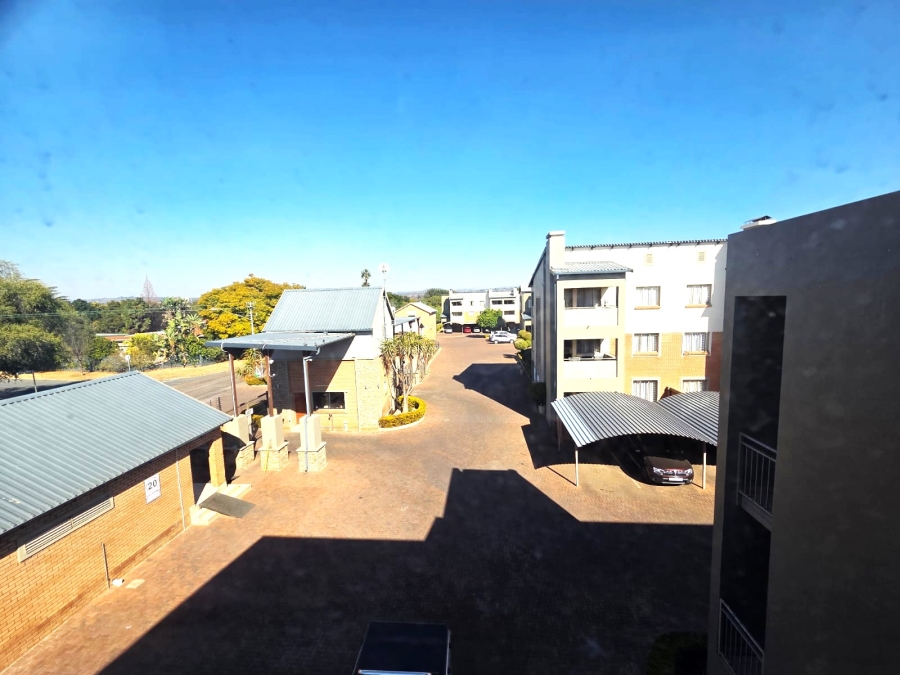 To Let 2 Bedroom Property for Rent in Moregloed Gauteng