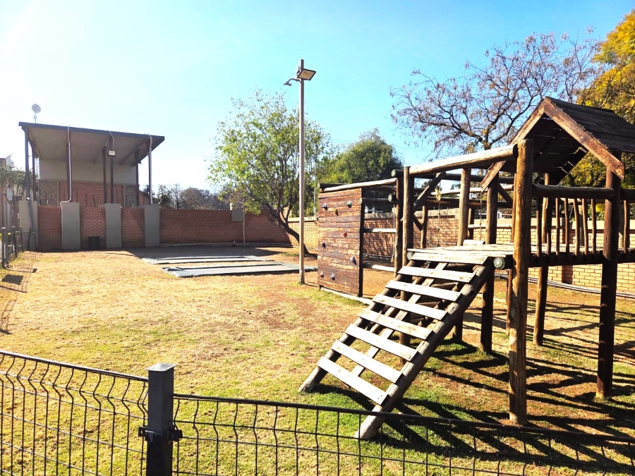 To Let 2 Bedroom Property for Rent in Moregloed Gauteng