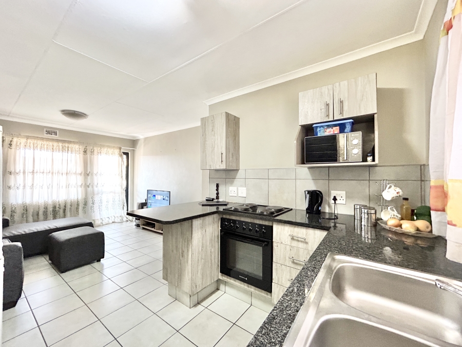 2 Bedroom Property for Sale in Heuweloord Gauteng