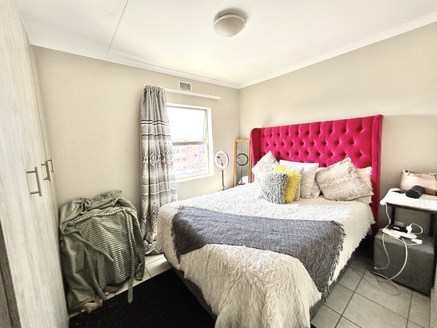 2 Bedroom Property for Sale in Heuweloord Gauteng