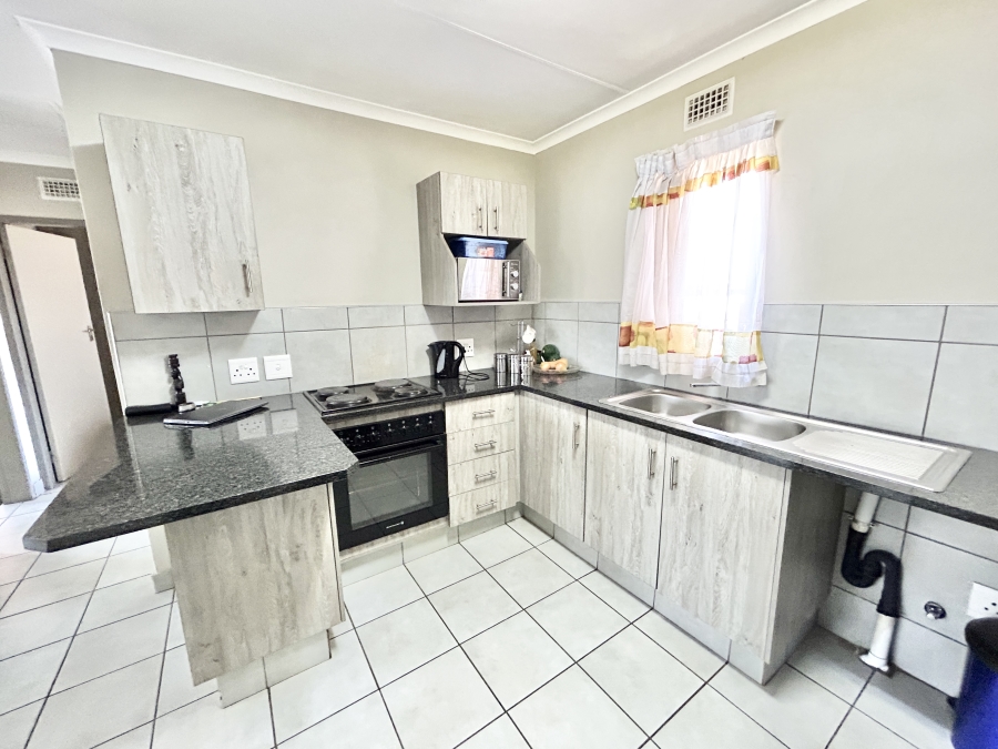 2 Bedroom Property for Sale in Heuweloord Gauteng