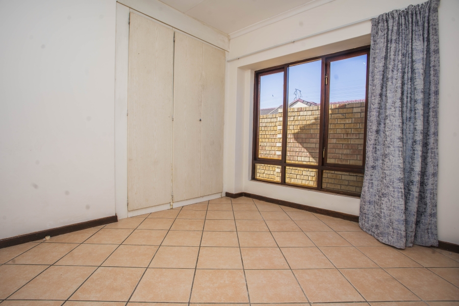 2 Bedroom Property for Sale in Noordwyk Gauteng