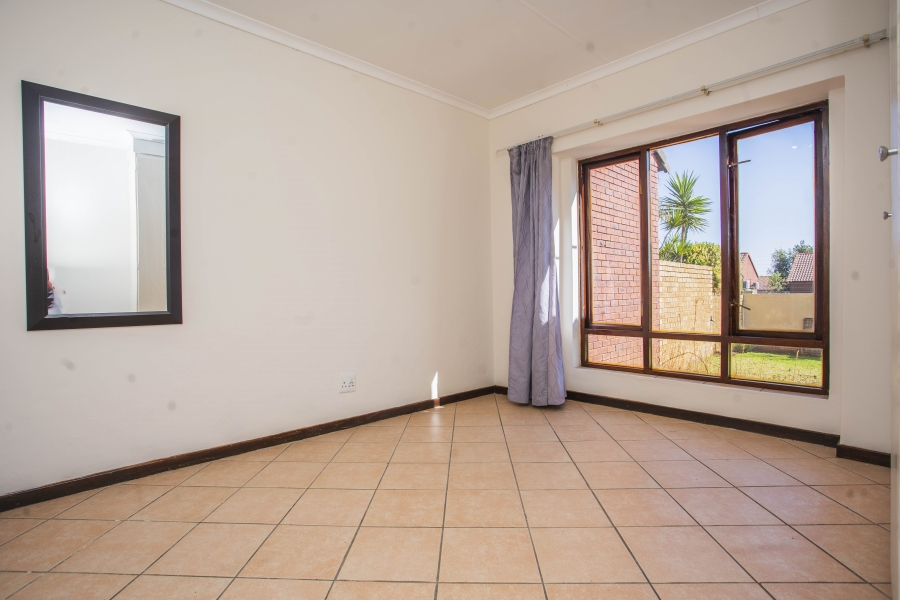 2 Bedroom Property for Sale in Noordwyk Gauteng