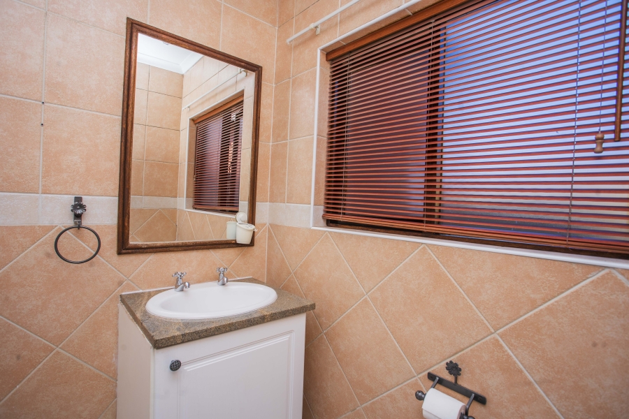 2 Bedroom Property for Sale in Noordwyk Gauteng