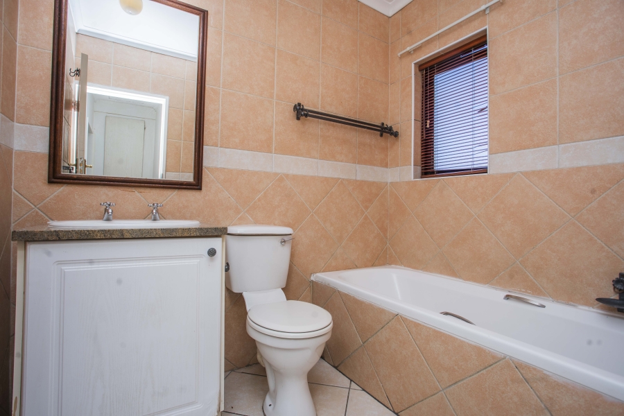 2 Bedroom Property for Sale in Noordwyk Gauteng