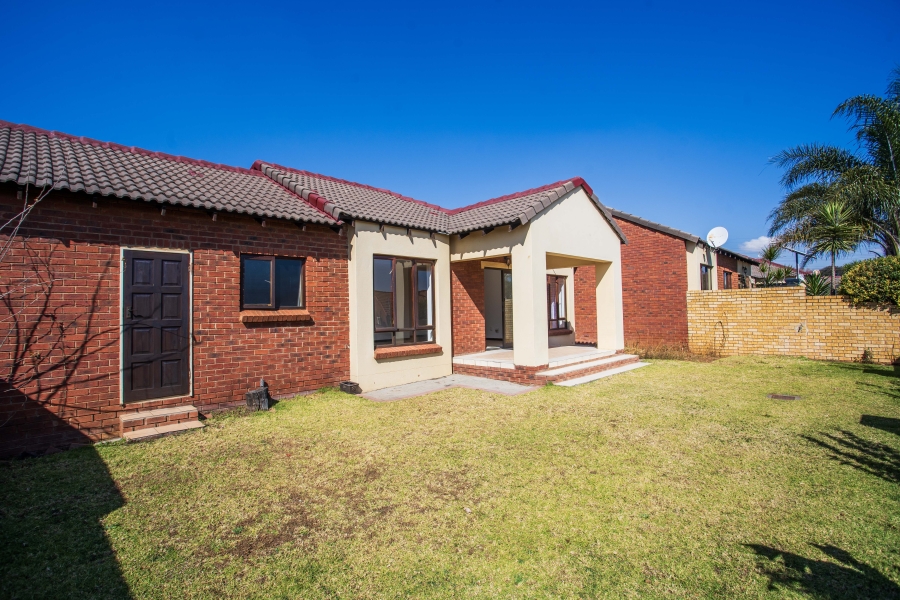 2 Bedroom Property for Sale in Noordwyk Gauteng