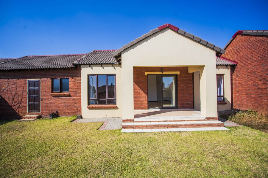 2 Bedroom Property for Sale in Noordwyk Gauteng