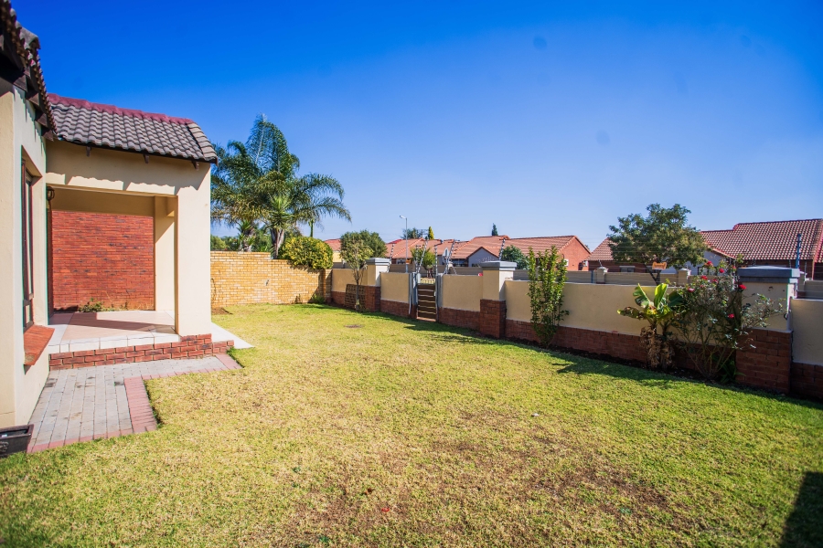 2 Bedroom Property for Sale in Noordwyk Gauteng