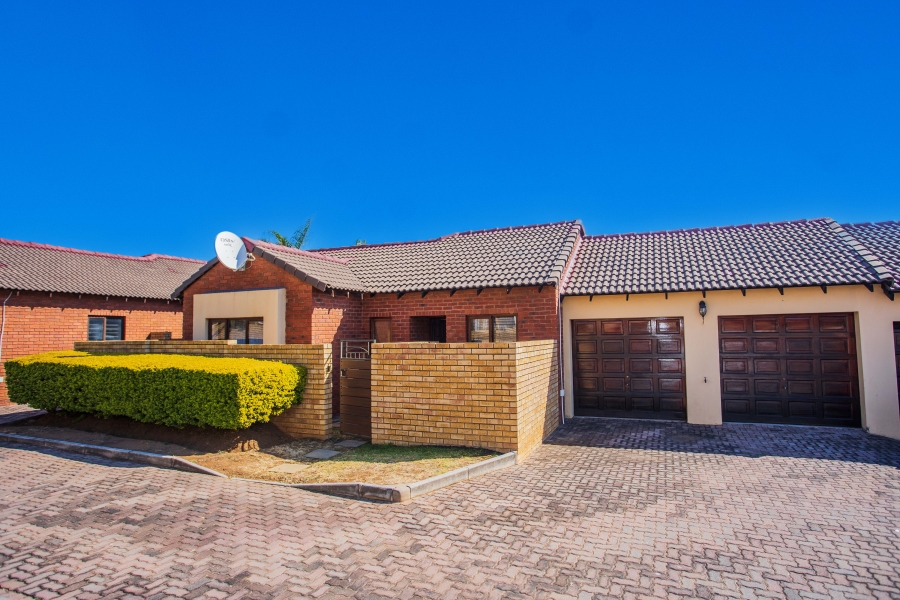 2 Bedroom Property for Sale in Noordwyk Gauteng